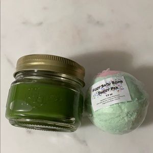 4 for $20! NEW NWT MELON CANDLE AND BATH BOMB SET